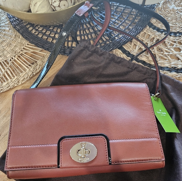 Kate Spade Hampton Road Juliana crossbody, gold turn lock purse - Picture 5 of 10